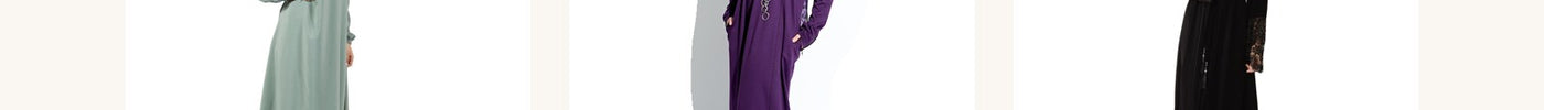 Drie abaya's naast elkaar: een lichte mintgroene abaya voor elke dag, een paarse abaya van Punto Milano en een zwarte feestelijke abaya met kant