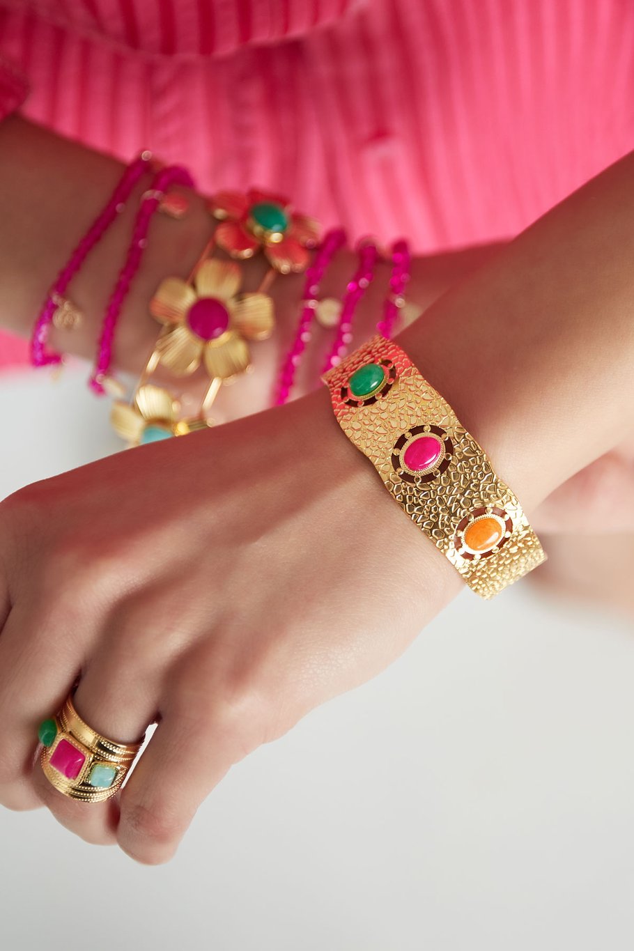 Bohemian Bracelet - Gold-colored Stainless Steel with 3 Stones (Green, Pink, Orange) - 1.8 cm x 5 cm