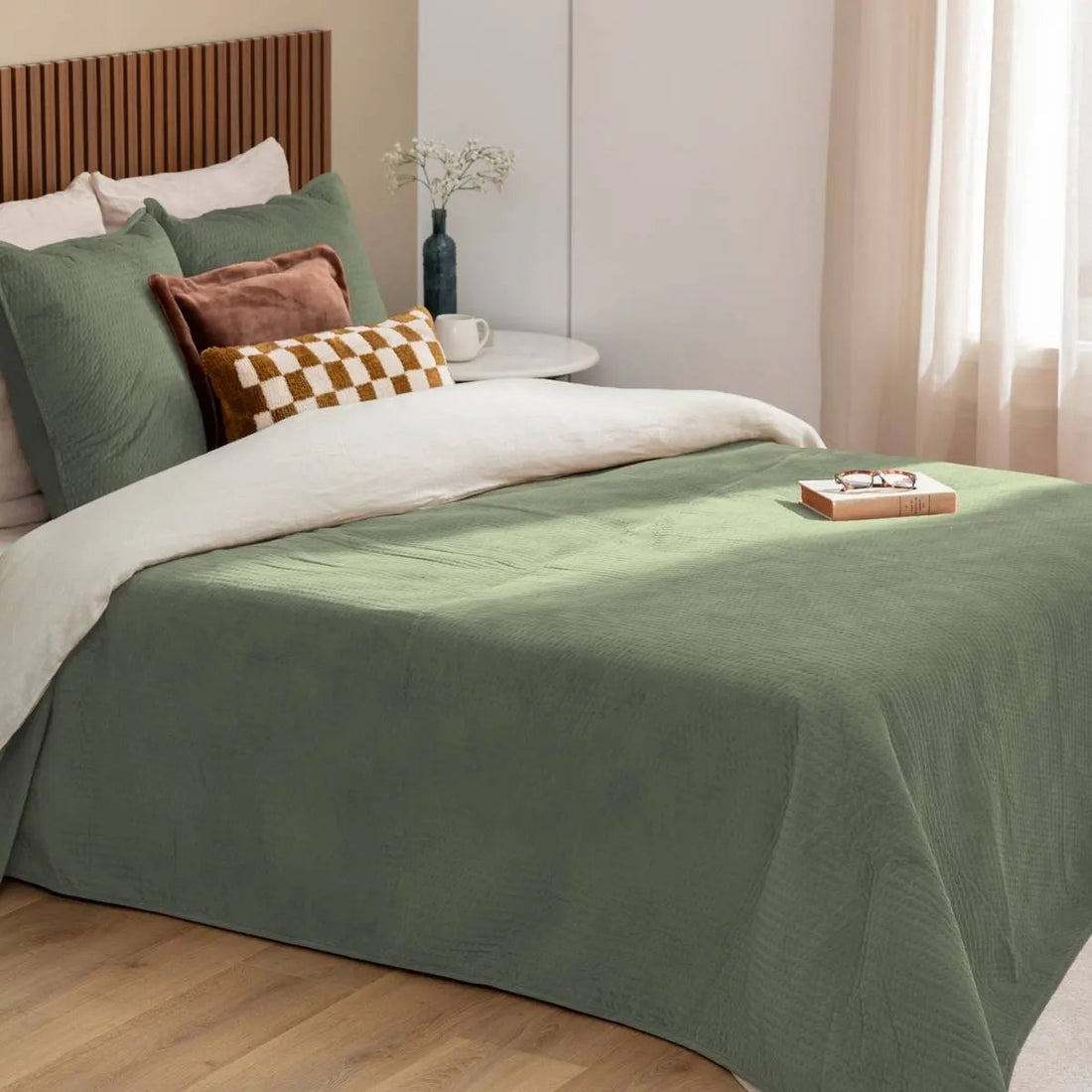 Beddensprei Lilou 240 x 260 cm – celadon groen, met 2 kussenslopen