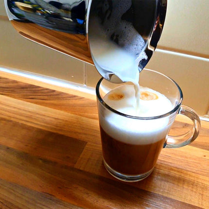 Kinghoff® - Milchaufschäumer Manuell - Edelstahl - 800 ml - Spülmaschinenfest - Barista - Milchkännchen - Hitzebeständiger Boden - Induktion