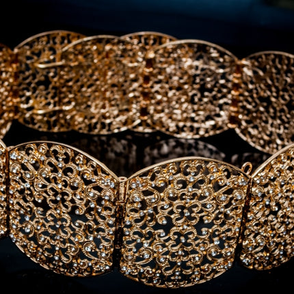 Goldener ovaler Gürtel