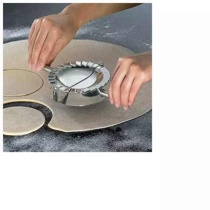 Kinghoff 2-in-1 Teigpresse - Teigformer - Edelstahl - Ravioli, Dumpling & Samosa Maker - 13 x 8 x 2,5 cm - Spülmaschinenfest - Pastetenformer - Teigformer