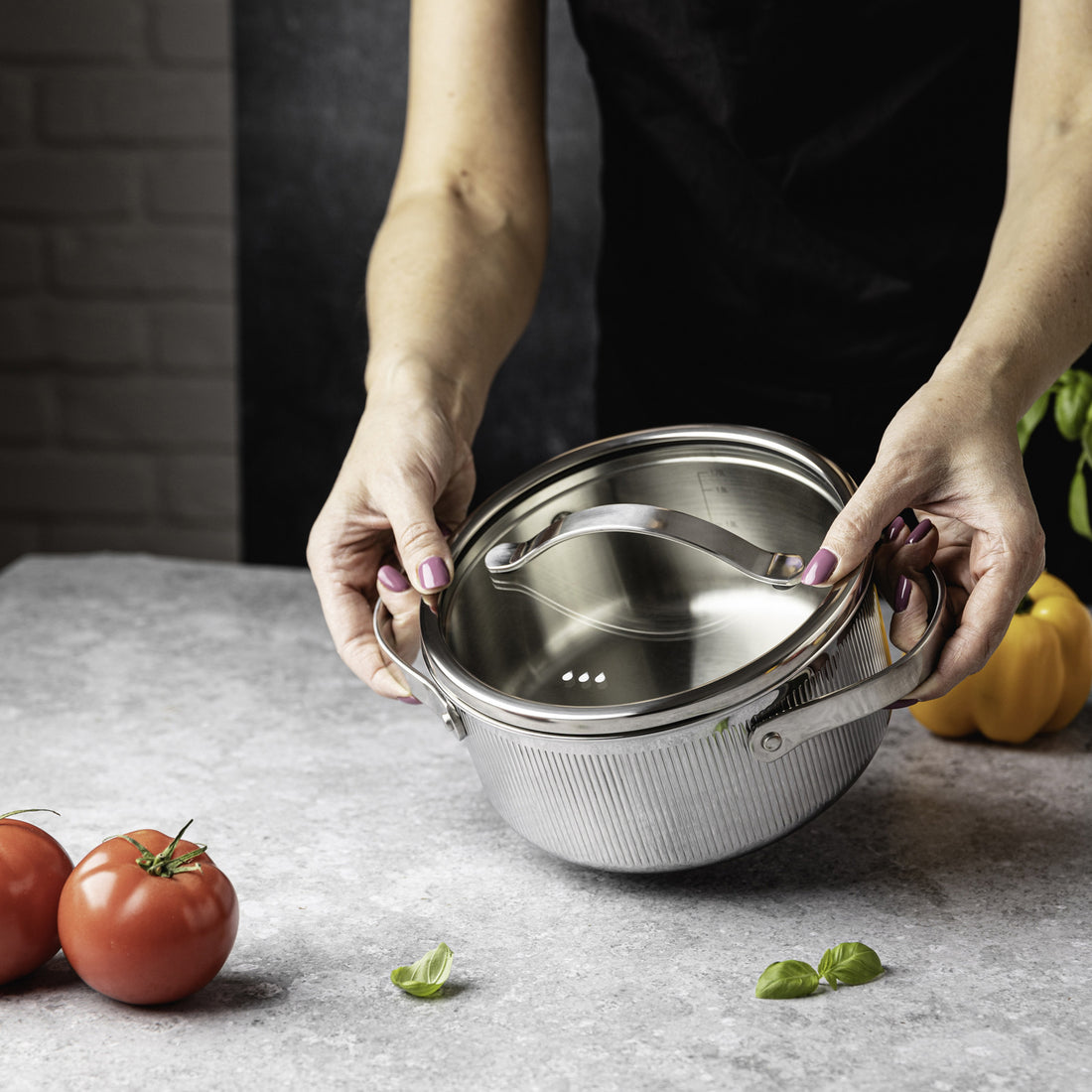 Vcasa kookpan 18 cm met afgietdeksel, 2,1 liter, rvs tri-ply, Velora
