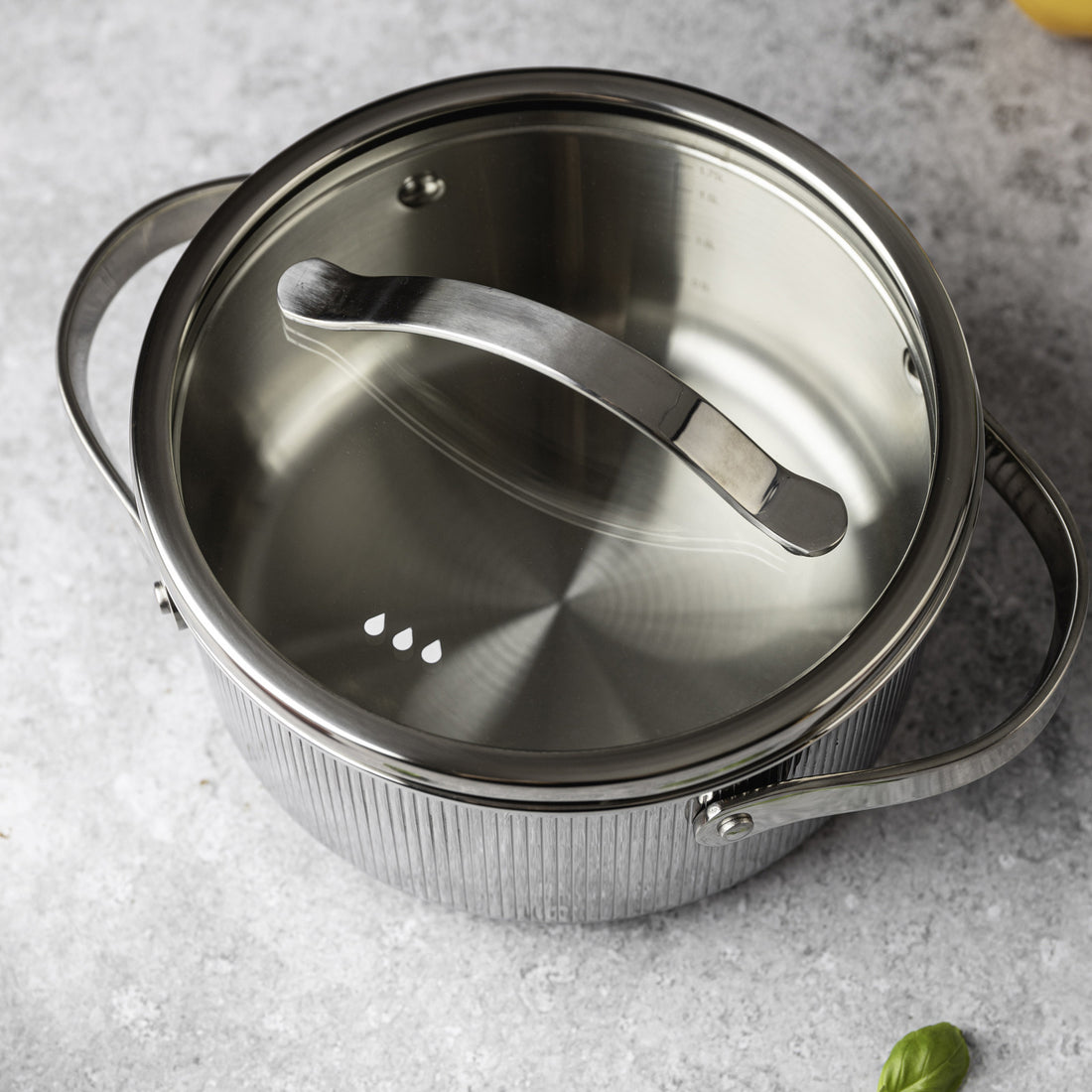 Vcasa kookpan 18 cm met afgietdeksel, 2,1 liter, rvs tri-ply, Velora