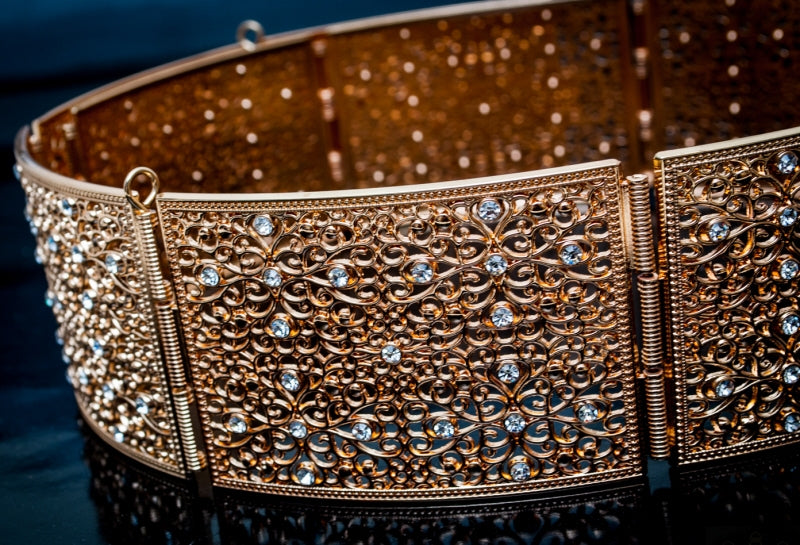 Ceinture droite dorée avec pierres fantaisie, taille M
