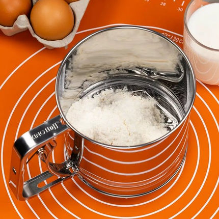 Kinghoff KH3101 Mehlsieb - Edelstahl - Ø10 cm - Fassungsvermögen 350 g - Manuell betrieben - Ideal für Mehl, Puderzucker & Kakao