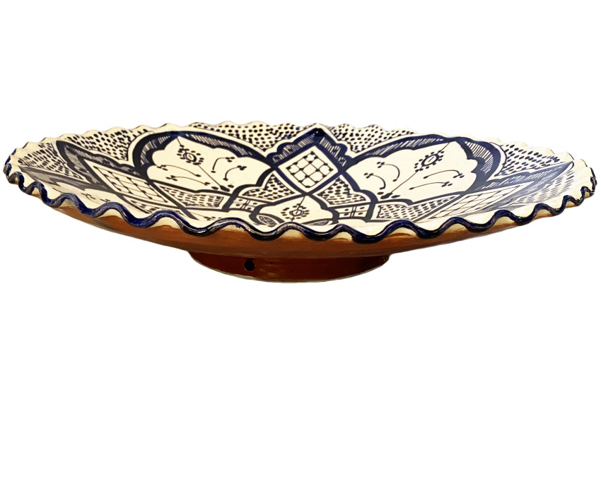 Earthenware dish with scalloped edge Ø35