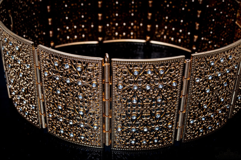 Gold belt simple with large stones