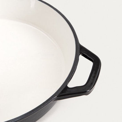 Homla - Andreas Cast Iron Pan - Gietijzeren Koekenpan - Ovenbestendig 220°C - Steakpan of Bakpan Inductie Geschikt - Duurzame Koekenpan - Ø26 x 5 cm - Beige & Zwart - Geëmailleerde Pan