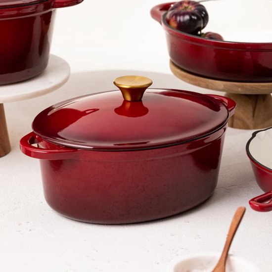 HOMLA - Andreas Gusseisen-Bräter - Schmortopf aus Gusseisen - Dutch Oven mit Deckel - für Ofen & Induktion - wärmespeichernder Bräter - Oval - 4,5 Liter - 34,5 x 22,2 x 11 cm - Ombre Bordeaux