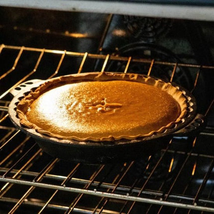 Hage - Taartvorm - Bakvorm - Gietijzeren Taartvorm - Met Handvatten - Stevig & Duurzaam - Voor Taart, Quiche, Gebak & Brood - Oven & Grill - Ø26 cm - 1 Liter - Zwart