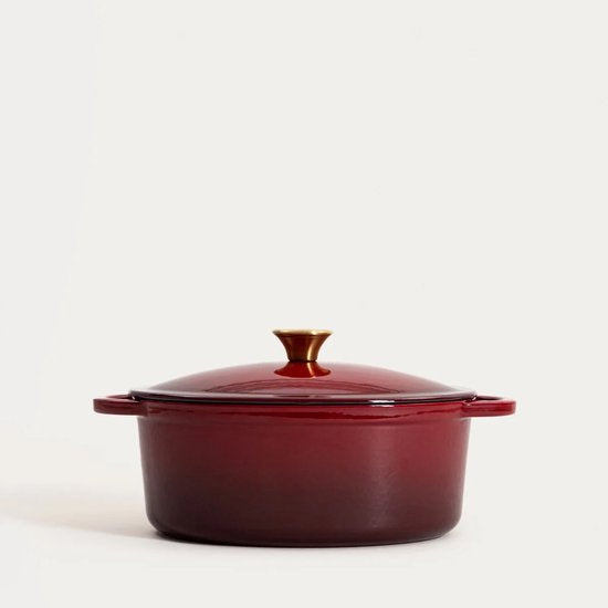 HOMLA - Andreas Gusseisen-Bräter - Schmortopf aus Gusseisen - Dutch Oven mit Deckel - für Ofen & Induktion - wärmespeichernder Bräter - Oval - 4,5 Liter - 34,5 x 22,2 x 11 cm - Ombre Bordeaux