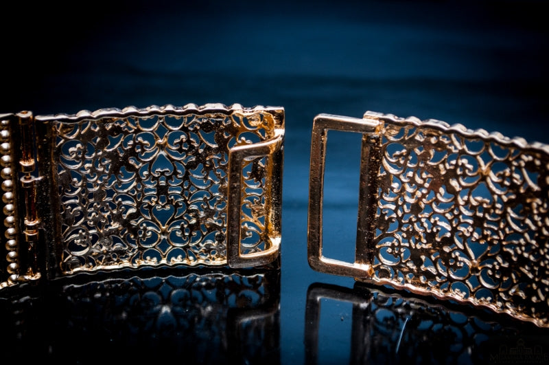 Gold-colored belt, straight model, narrow