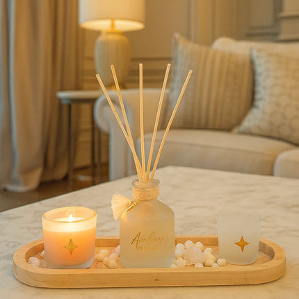 Wild Romance Luxuriöses Duftset – Duftkerze, Diffusor, Kerzenhalter & Holzschale – Weiß