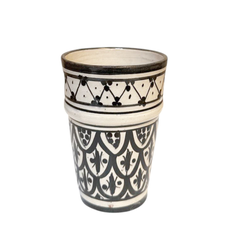 Tasse marocaine Asfi – Céramique Noir & Blanc – Faite à la main – Ø8 cm x 12 cm
