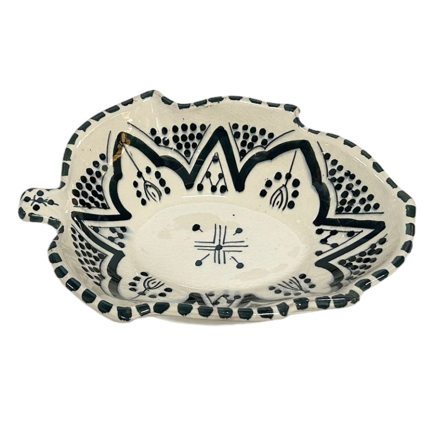 Earthenware leaf dish