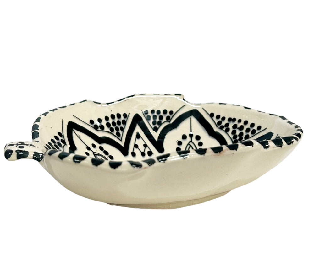 Earthenware leaf dish