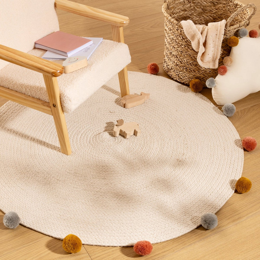 Atmosphera Kids kindervloerkleed Harlekijn – rond, beige met pompons, Ø 90 cm – foto 2