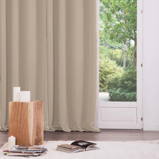 Atmosphera verduisterende gordijnen - set 2x stuks - B135 x L240 cm - beige - geplooid - met ringen - kant en klaar