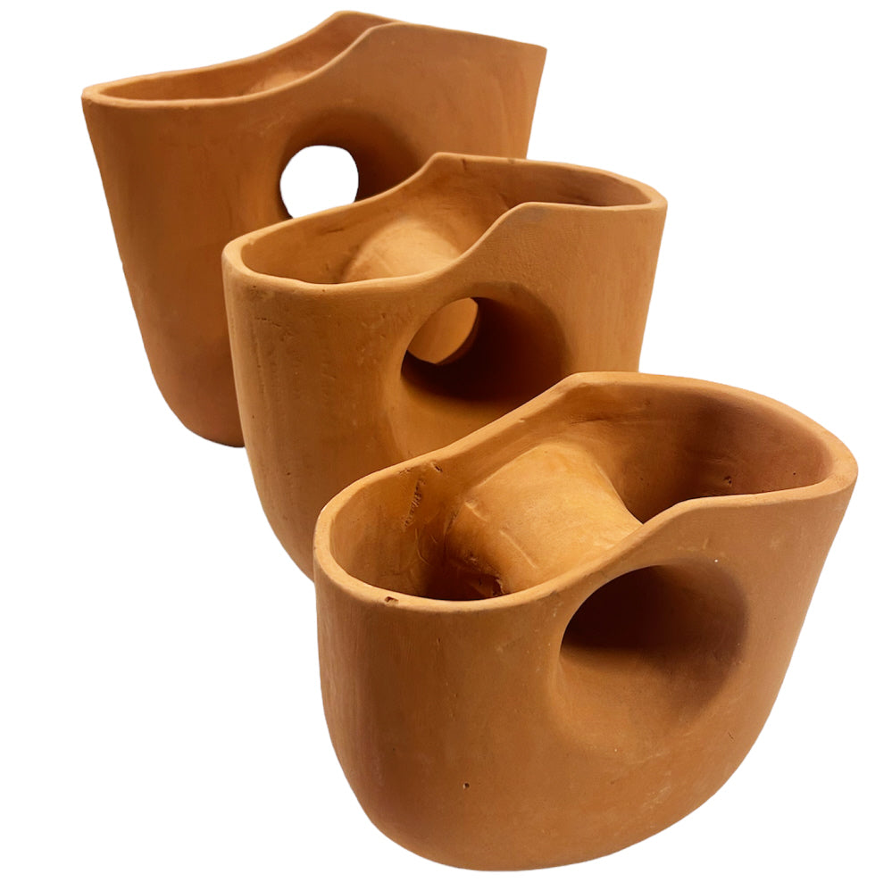 Vase sculptural en terre cuite