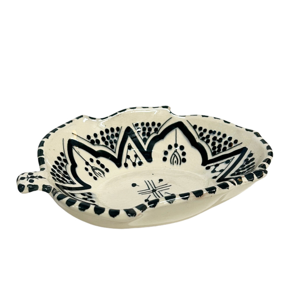 Earthenware leaf dish