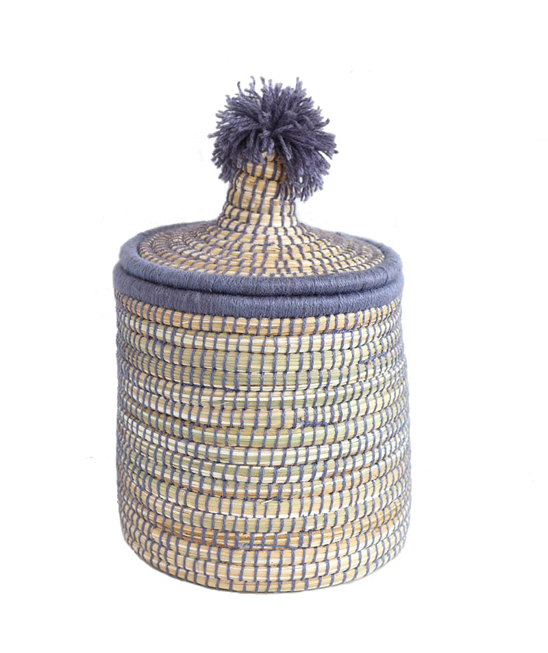 Raffia basket with lid