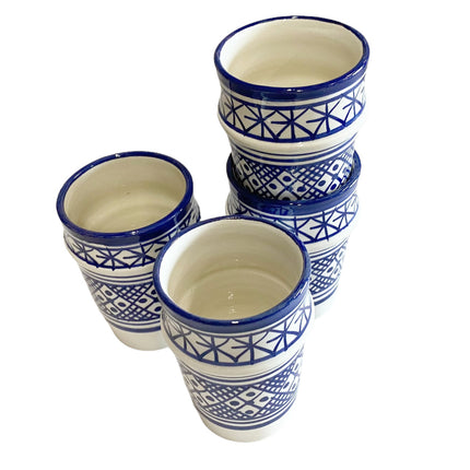 Set aus 4 Fes Keramikbechern blau-weiß