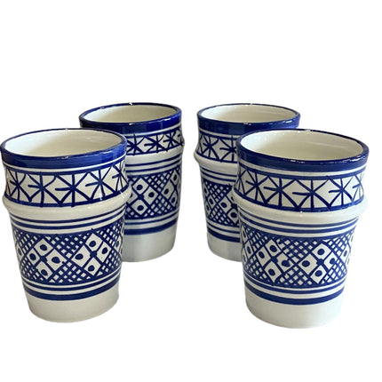 Set aus 4 Fes Keramikbechern blau-weiß