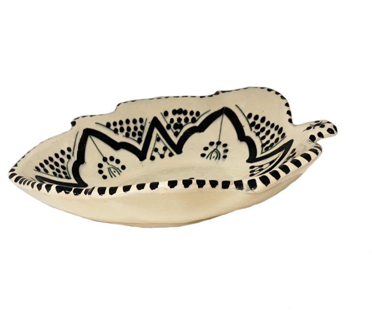Earthenware leaf dish