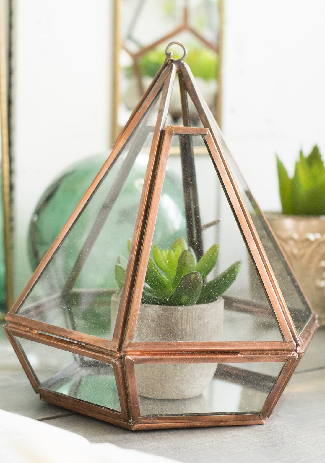 Geometrische lantaarn en plantenbak – koperen afwerking, ijzer en glas, 20 cm