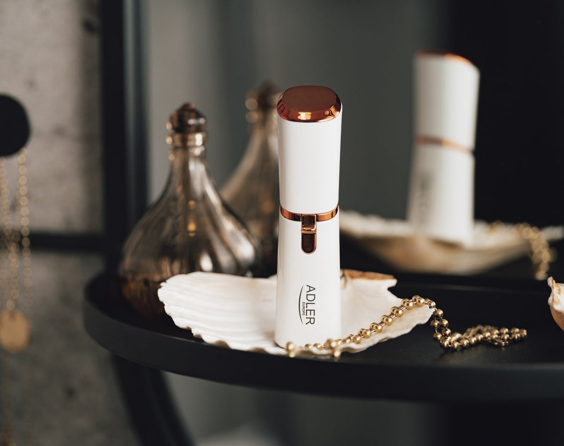 Ladies' trimmer - small and elegant