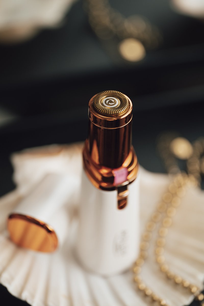 Ladies' trimmer - small and elegant