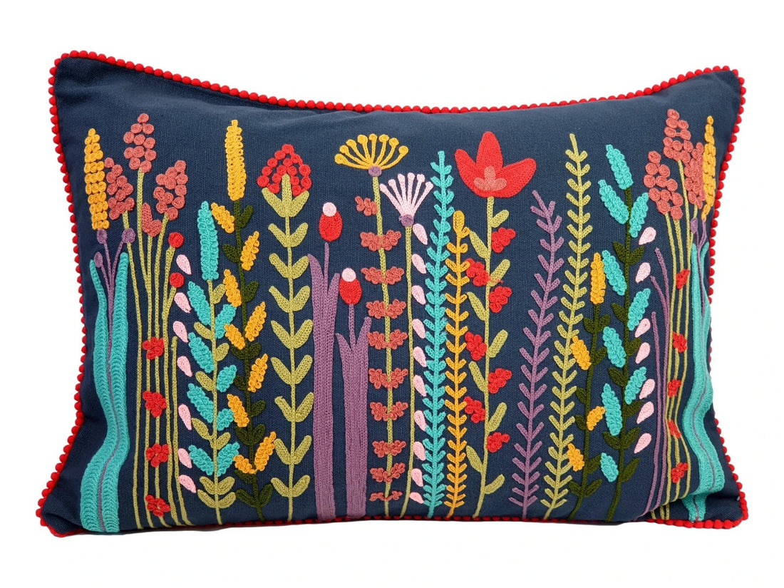 Housse de coussin brodée fleurs sauvages 35 x 50 cm