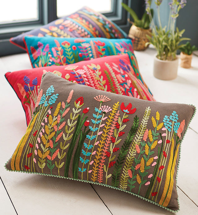 Bestickter Kissenbezug mit Wildblumen 35x50cm