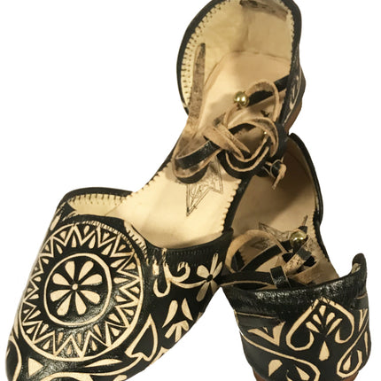 Flache Babouches mit Schnürsenkeln