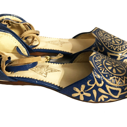 Flache Babouches mit Schnürsenkeln