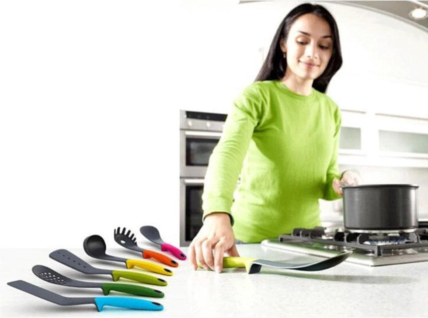 7-piece kitchen utensil set with stand