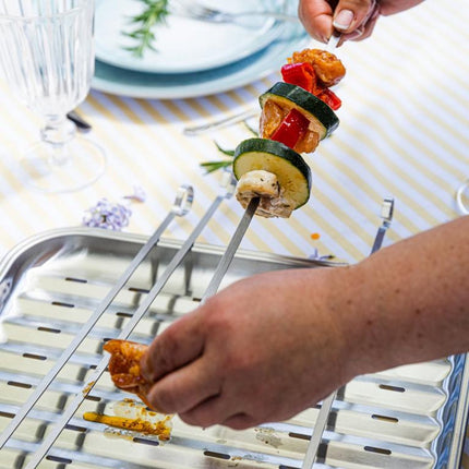 Kinghoff KH-1914 BBQ Spieß-Set 4 Stück – Edelstahl Grillspieße 35,8 cm – Geeignet für Schaschlik, Kebab und Hähnchen – BBQ Zubehör – Barbecue Geschenkset