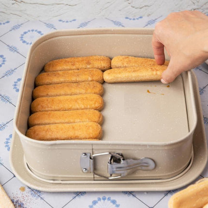 KINGHoff KH-1977 Vierkante Bakvorm met Losse Rand 27,5x27,5x8 cm - Vorm voor Cheesecake, Tiramisu en Taarten - Antiaanbaklaag - Ovenbestendig tot 220°C - Bakvorm - Cakevorm - Taartvorm