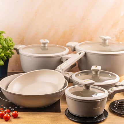 Klausberg KB-7969 Pannenset 12 Delig Beige | Inclusief Wok Pan | Anti-aanbaklaag | Geschikt voor Alle Kookzones Inclusief Inductie | Glazen Deksels | Set Pannen