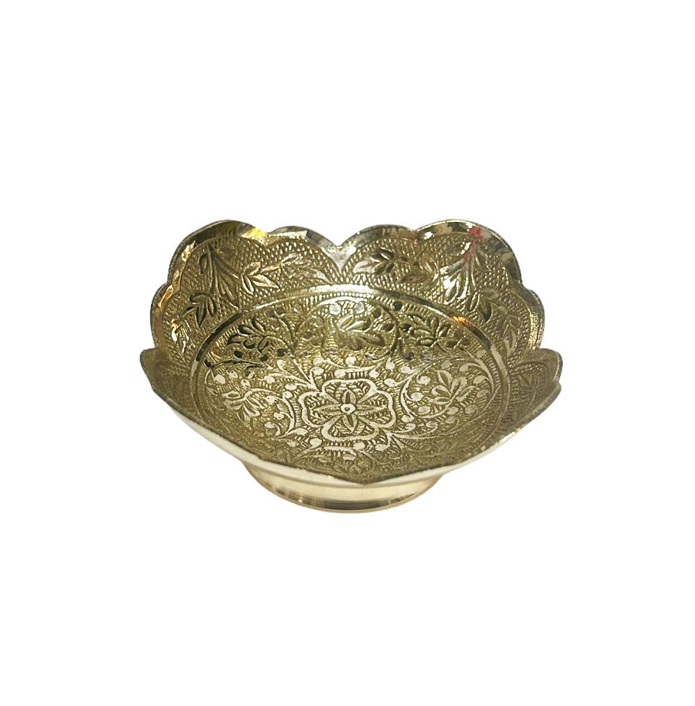 Brass-sided shaped dish