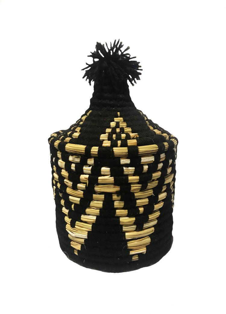 Panier en raphia noir décoré
