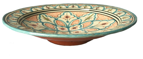 Plat en poterie fait à la main