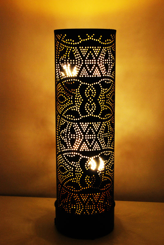 Grand lampadaire oriental noir en filigrane