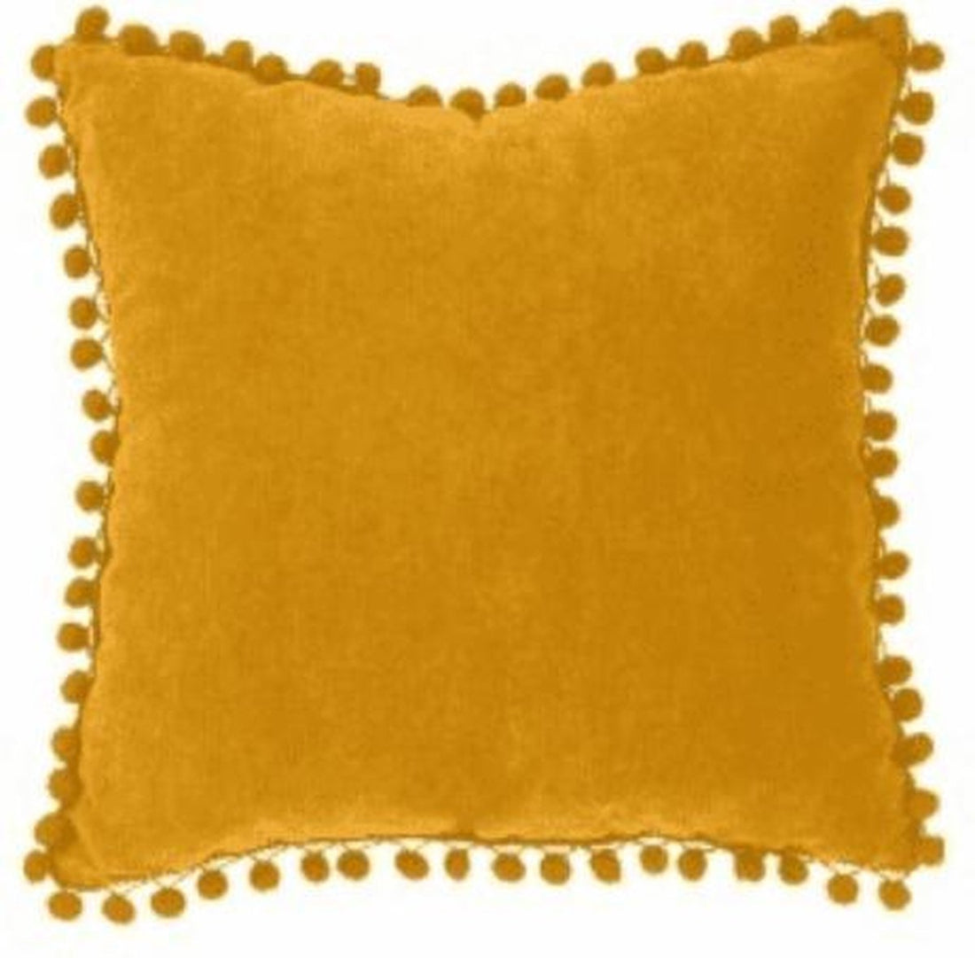 Atmosphera velvet pompom kussen 40 x 40 cm – okergeel, terracotta of blauw