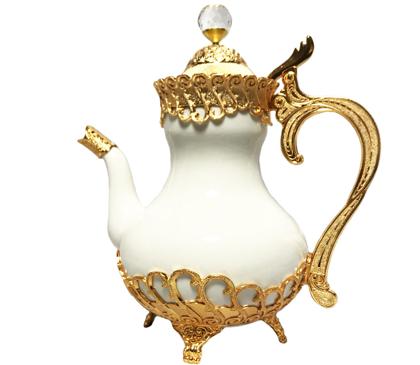 Théière en porcelaine dorée