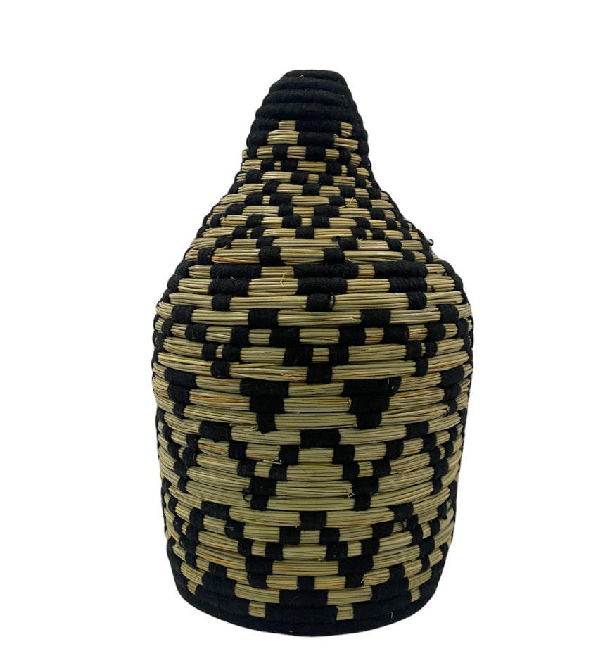 Panier en raphia noir décoré