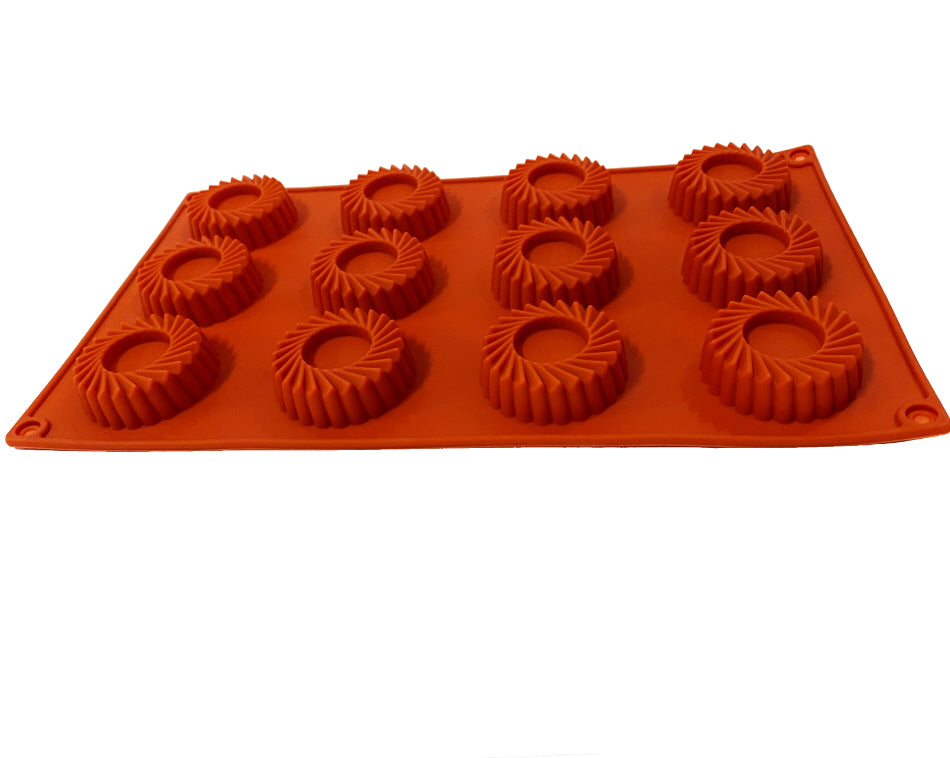 Silicone baking mat with 12 mini molds