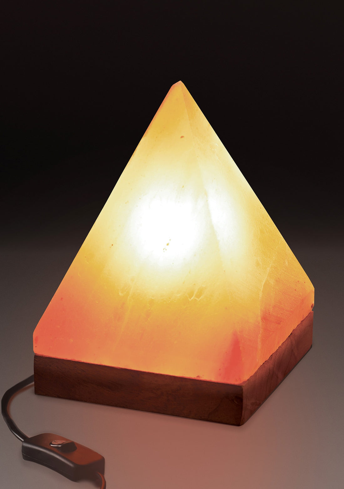 Lampe de sel de l'Himalaya naturelle en forme de pyramide