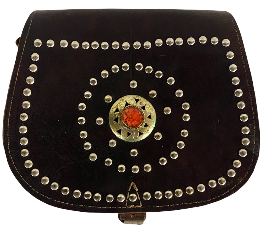 Handgemaakte Marokkaanse tas met studs – echt leer, schoudertas 23 x 20 cm